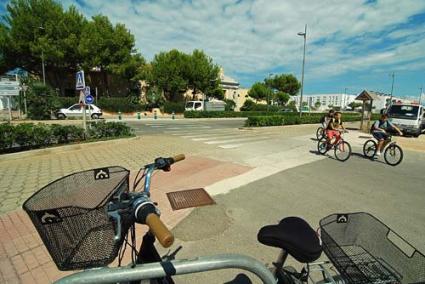 AVENIDA. El actual carril bici pasará a ser una zona para peatones donde se ubicarán las marquesinas. Las bicicletas irán sobre la acera - Gemma Andreu