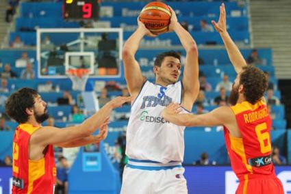 Amargo. Sergio Llull regresó al equipo tras superar sus problemas en la espalda pero fue insuficiente - feb.es