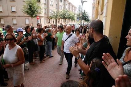 Los tres directores fueron recibidos con aplausos por más de 50 personas. - Javier Coll