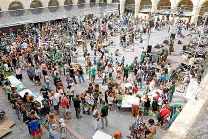 El Claustre del Carme acogió ayer un festival de apoyo a los docentes y a la manifestación de hoy - Gemma Andreu