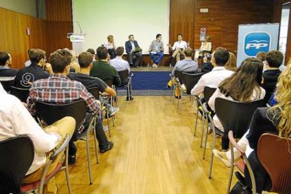 El presidente del Consell hizo estas declaraciones en el acto de clausura de la convención de Medio Ambiente y Juventud de NNGG, celebrada este fin de semana en el recinto ferial de Maó - PP