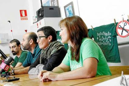 Rafael (Assamblea de Docents), Amengual (CCOO), Camps (STEI) y Moreno (UGT), ayer en Maó - Gemma Andreu