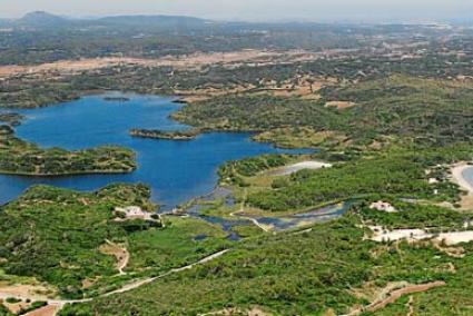 Albufera des Grau, núcleo de la Reserva de la Biosfera, uno de los espacios de mayor valor ambiental de la Isla declarado actualmente Parque Natural