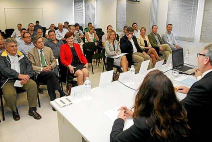 La jornada organizada por ASHOME contó con la presencia de los alcaldes de Maó, Ciutadella y Sant Lluís, entre otros. - Javier Coll