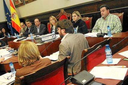 El pleno que el Ayuntamiento de Maó celebró el pasado mes de marzo ratificó la forma bilingüe tras rechazar todas las alegaciones, 456 en total