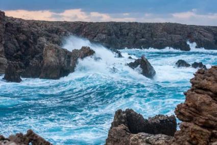 Menorca está en alerta naranja por fenómenos costeros adversos - Josep Bagur Gomila