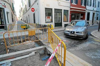 Las nuevas aceras del Camí des Castell de Maó terminan en ángulo recto. - Gemma Andreu