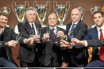 Captura del video oficial del Real Madrid en el que aparece Llull junto a Casillas, Sergio Ramos, Felipe Reyes, Ancelloti, Pablo Laso y Florentino Pérez - R.M.