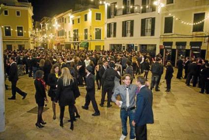 Quienes acostumbran a celebrar la llegada del nuevo año en la calle siempre están a merced de las condiciones meteorológicas, que según las previsiones iniciales no serán malas