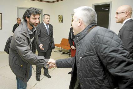 Represntantes de Autoridad Portuaria y del GOB en la reunión de este jueves.