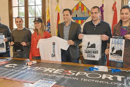 Mito Bosch, Dani Coll, Fernanda Maciel, Juanjo Pons, Toni Capó e Inmaculada González, ayer en la puesta de largo en Ciutadella