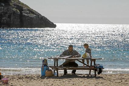 Imagen de Cala Galdana, una de las playas de la Isla que se llenó de gente para disfrutar del excepcional tiempo primaveral que