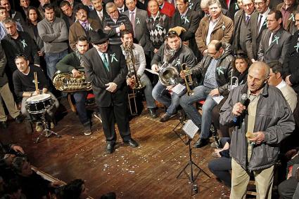 Lazo de honor para Pau Monserrat. La Estudiantina del 17 de Gener reconoció en esta ocasión a uno de sus miembros más veteranos