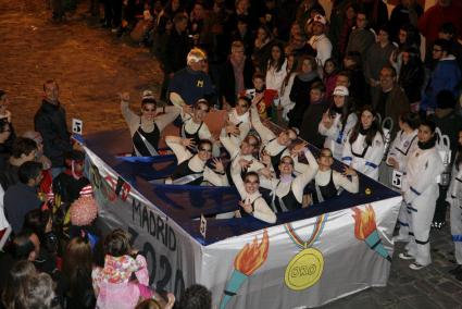 El jurado destacó con el buen nivel y la imaginación de los participantes del desfile, por lo que además de los dos premios prev