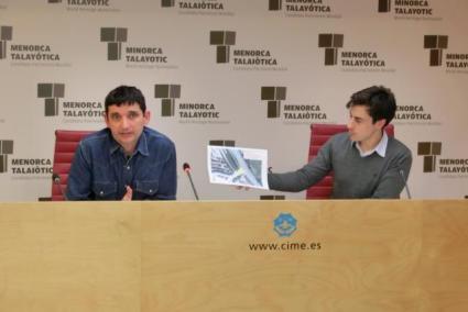 Rodrigo del Pozo (derecha), junto con el director insular de Carreteras, Bartomeu Martí