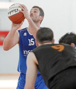 Sergio Muñoz, del Sant Lluís, en un tiro libre