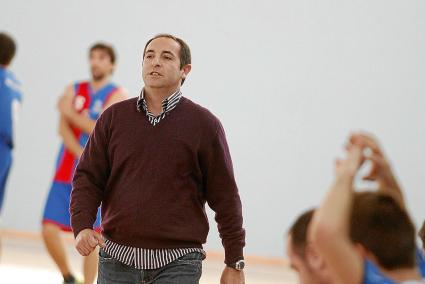 El técnico admite que le encantaría dejar el equipo logrando el título y el ascenso deportivo a EBA