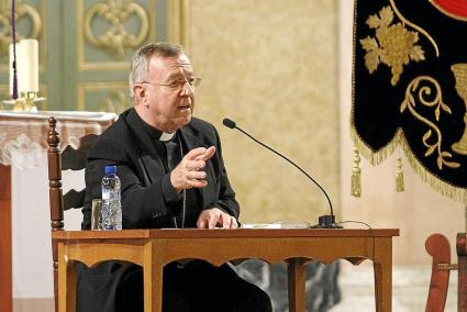 El obispo Sebastià Taltavull, durante su intervención en la iglesia del Carme.