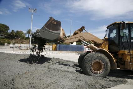 Los fangos se han depositado en la zona del Cos Nou, en el puerto, a la espera de que se sequen y puedan ser llevados a Es Milà.