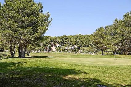 El primer hotel se ubicará justo en el centro del campo de golf, junto a las primeras decenas de chalés