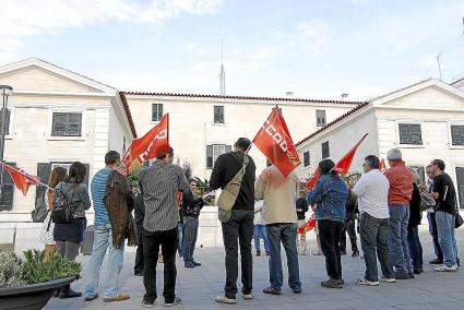 Menorca Mao plaza Miranda sindicatos concentracion solidaridad compañ