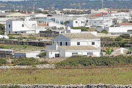 CERCA DE 3.000 HORTALS DE MENORCA VIERTEN SUS AGUAS RESIDUALES EN POZOS NEGROS.