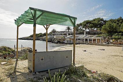 El actual puesto de socorrismo de la playa de Cala Blanca.