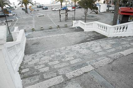 escaleras mecánicas del parque Rochina para subir desde el puerto al centro.