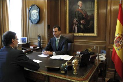 El rey Felipe VI ha recibido hoy en el Palacio de la Zarzuela al presidente del Gobierno, Mariano Rajoy