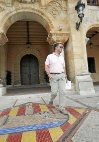 José María de Sintas, este jueves saliendo del Ayuntamiento de Ciutadella.