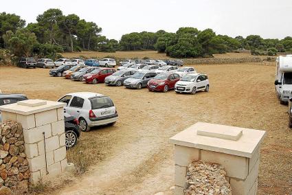 Menorca Ciutadella Cala en Turqueta aparcamiento ilegal no legal no r