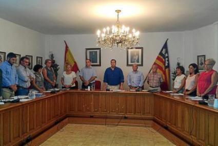 El pleno del Ajuntament de Marratxí guardó ayer un minuto de silencio en memoria de Agustín Comerón.