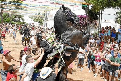 Menorca mao Llucmeçanes fiestas misa jaleo