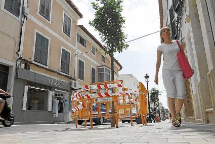 Menorca Mao calle Cos de Gracia primer arbol de la calle tiene un enj