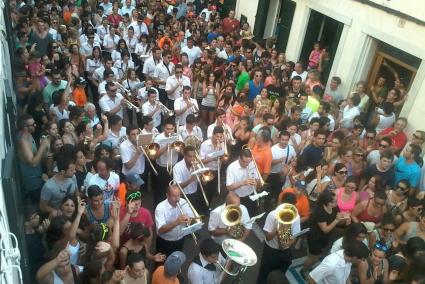 La Banda de Música des Migjorn Gran amenitzava el carrers de la vila