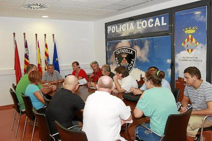 La asamblea se reunió el pasado lunes con el alcalde Ramón Sampol y la edil Francisca Marquès