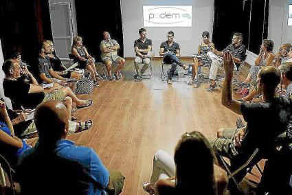 Imagen de archivo de una asamblea del círculo de Podemos en Ciutadella