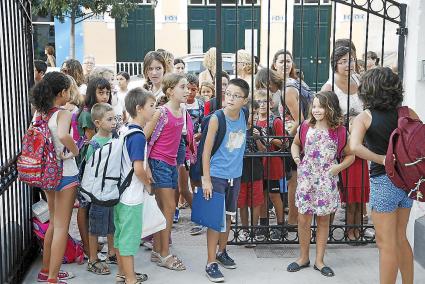 Unos 300 alumnos regresaron ayer al CP Sa Graduada tras un año de obras.