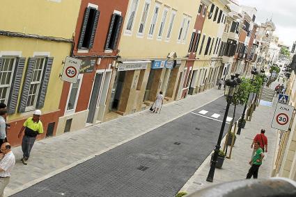 MAHON. INFRAESTRUCTURS. calle Cos de Gracia reapertura finalizan obras remodelacion