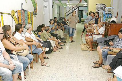 Más de 30 personas participaron en la reunión de Maó.