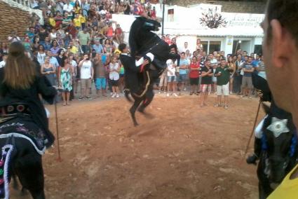 Ya ha comenzado el jaleo en la plaza de la Playa