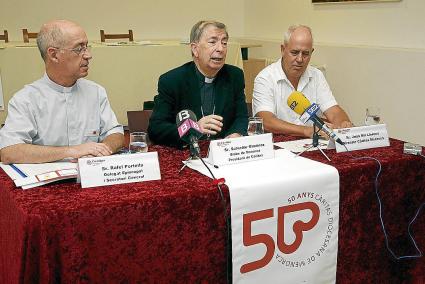 Menorca Mao Calabria rueda de prensa actos 50 años de CaritasRafel