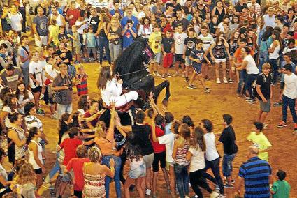 Menorca Alaior Sa Plaça jaleo del dia d'Es Caixers