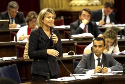 La consellera de Educació, Nuria Riera, este martes en el Parlament.