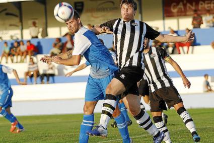 Menorca Mao futbol Copa Regional Sporting de Mahon CE Alaior jugada