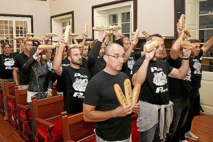 La protesta que protagonizaron los agentes en el pleno del pasado jueves.