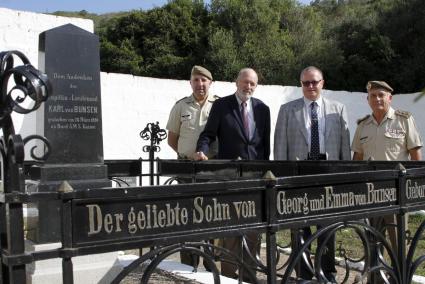 Alemania ha restaurado el panteón del teniente enterrado en el cementerio anglicano