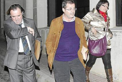 MENORCA - CASO CITUR - EL CONCEJAL GABRIEL CARDONA ROTGER, A SU SALIDA DE LOS JUZGADOS.