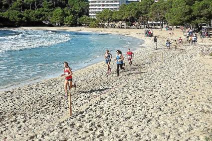 Los participantes corrieron por el arenal de la hermosa playa y el pinar que existe en sus alrededores, en este novedoso circuit