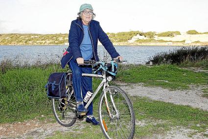 Begoña Oquiñena es desplaça sovint amb bicicleta, aplicant així la seva mentalitat ecologista.